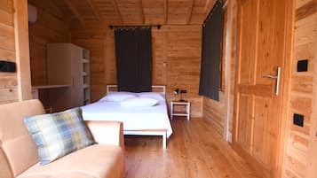 1 habitación, escritorio y espacio para trabajar con laptop