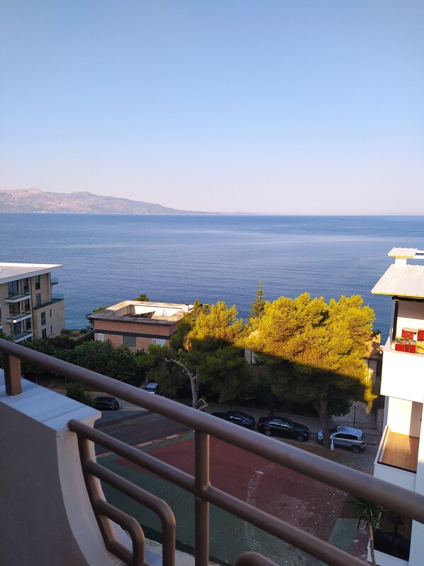 Standard Double Room | Egyptian cotton sheets, premium bedding, free WiFi - Hotel Chicago (Sarandë)