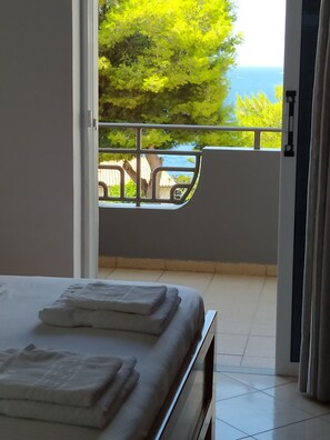 Standard Double Room | Egyptian cotton sheets, premium bedding, free WiFi - Hotel Chicago (Sarandë)