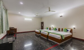 Habitación Premium | Caja de seguridad en la habitación y escritorio 