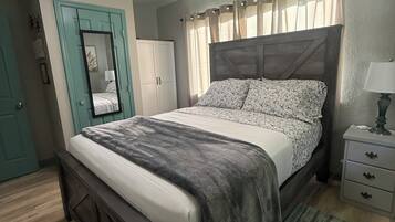3 bedrooms, travel crib, free WiFi, bed sheets