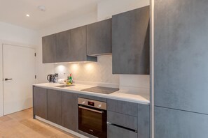 Fridge, oven, stovetop, dishwasher