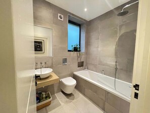 Badewanne, Haartrockner
