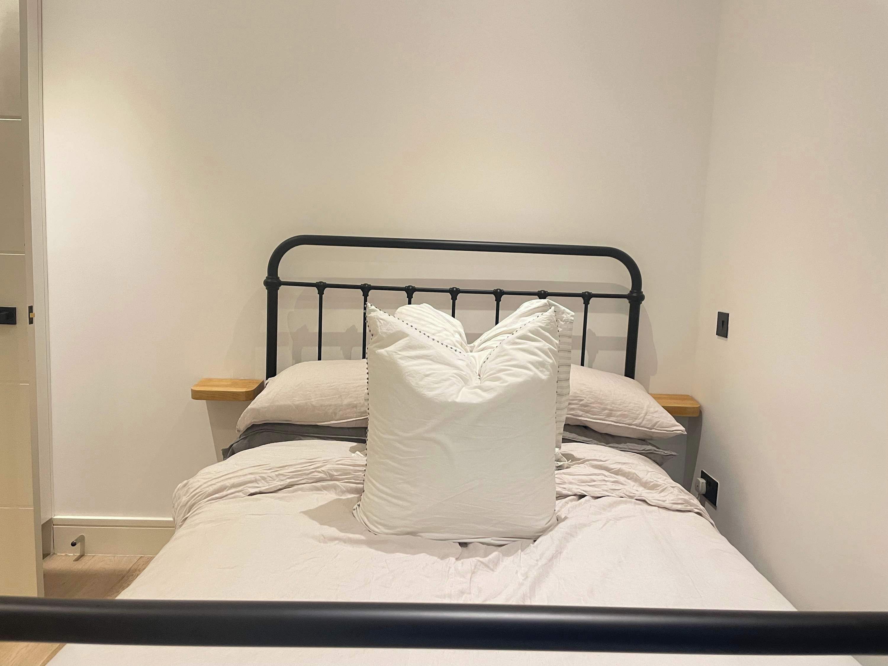 1 bedroom, iron/ironing board, internet, bed sheets