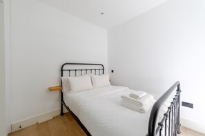 1 habitación, tabla de planchar con plancha, internet y ropa de cama 