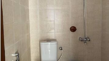 Dobbeltrom – deluxe | Bad | Dusj, designertoalettartikler, håndklær og såpe