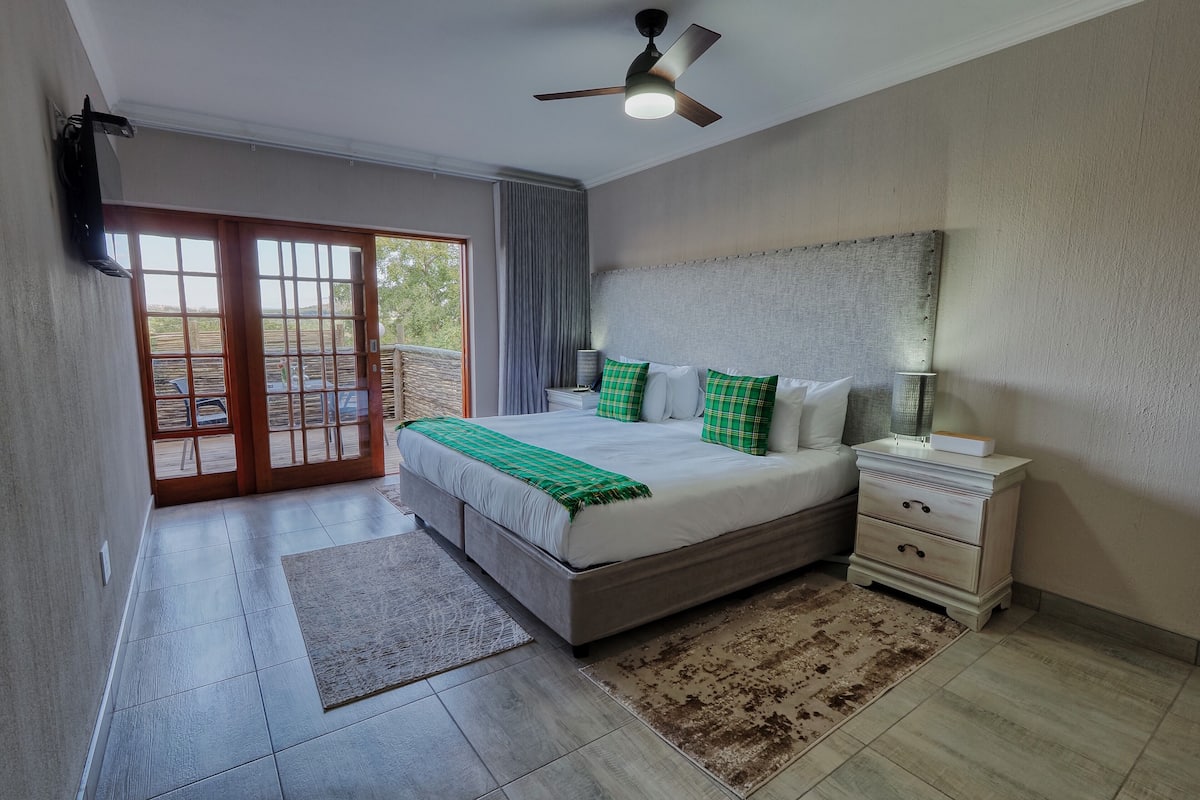 Executive kamer, 1 kingsize bed | Luxe beddengoed, bedden met traagschuimmatras, een bureau