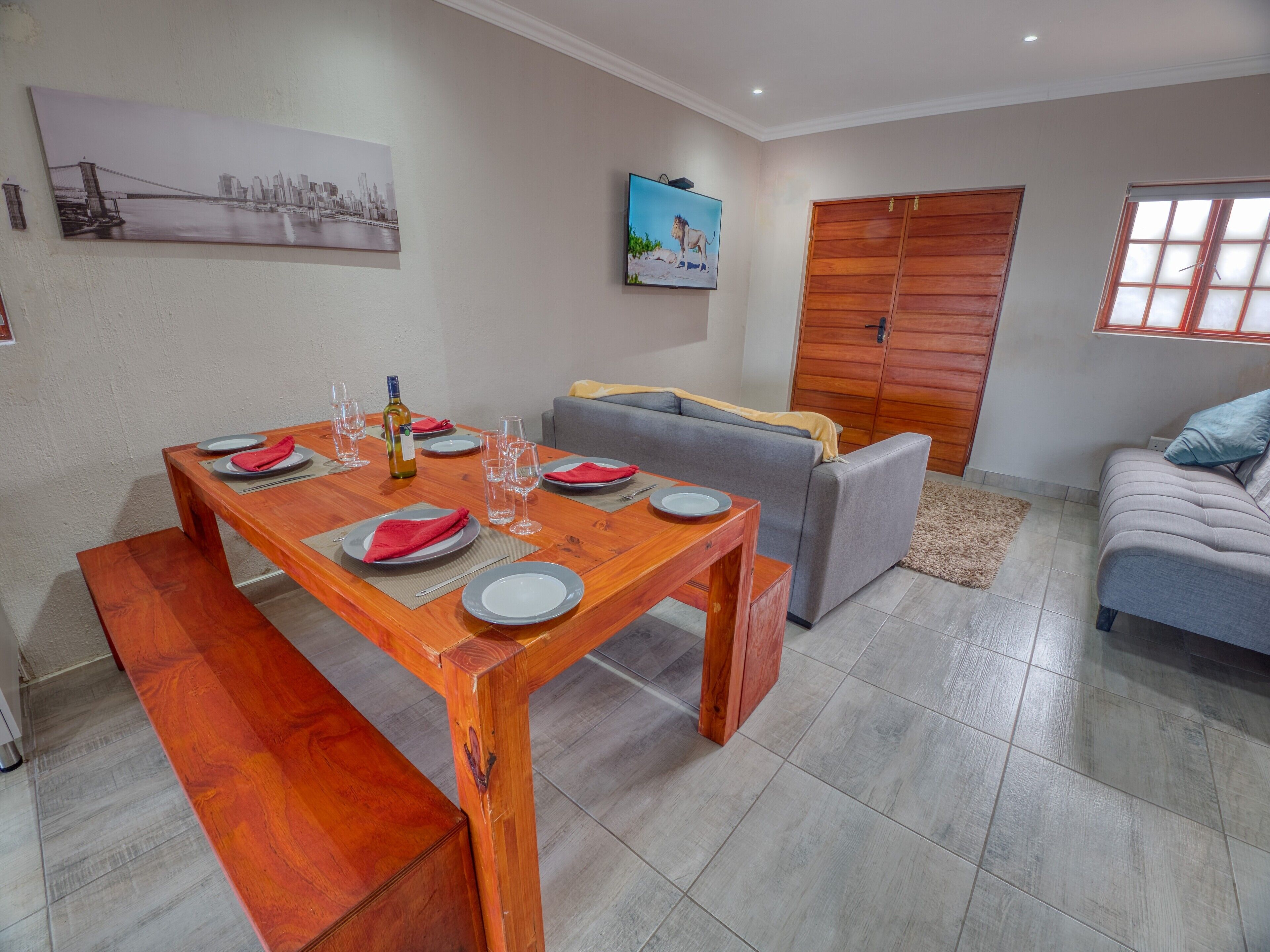 Apartamento familiar | Zona de estar | Smart TV de 50 cm con canales por satélite