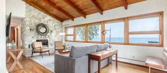 Lakefront Midcentury Cottage