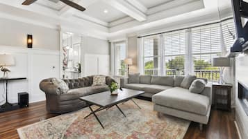 Smart TV, fireplace, video games, table tennis