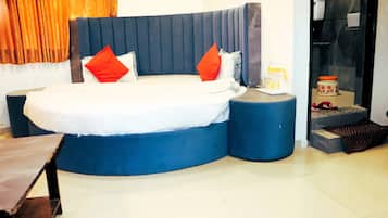1 bedroom, desk, free WiFi, bed sheets