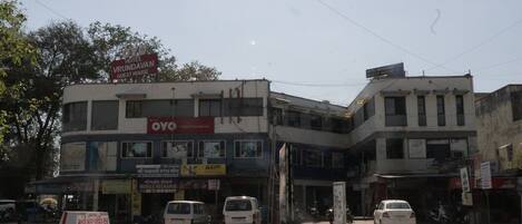 A building with multiple signs, including one for a hotel and another for a guest house.