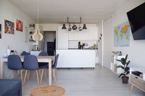 Dining - Nordic design flat including bikes (Birketinget)