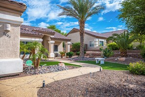 Property grounds - AMAZING Pool home with outdoor kitchen, firepit, and waterfall Close 2 Casinos! (Bullhead City)
