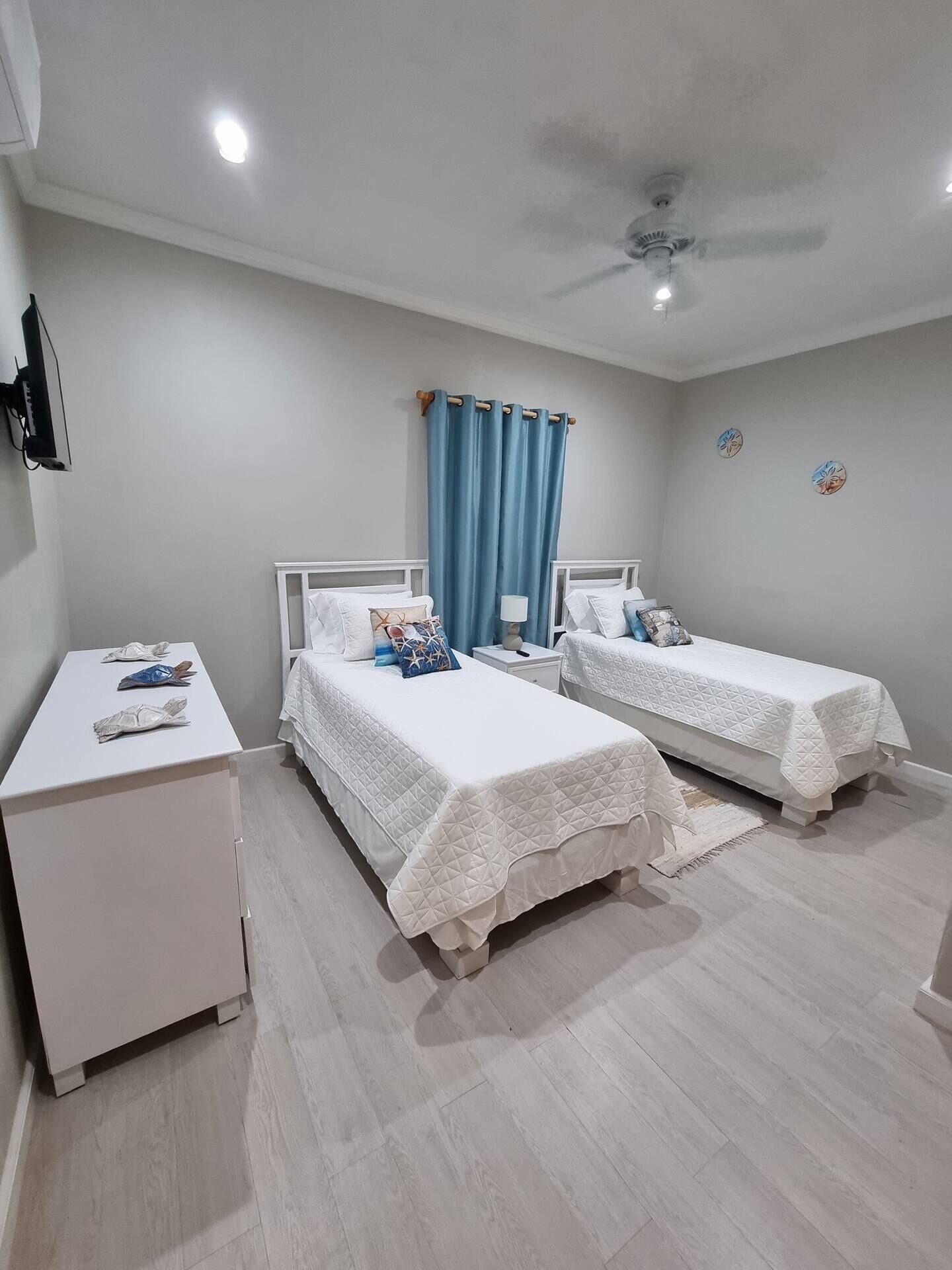 2 bedrooms, iron/ironing board, free WiFi, bed sheets