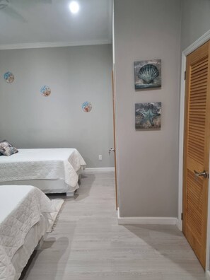 2 chambres, fer et planche à repasser, Wi-Fi gratuit, draps fournis