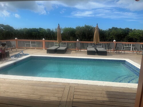 A Beautiful 2 Bedroom house located in North Palmetto Point, Eleuthera. 