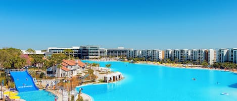 Utomhuspool och uppvärmd pool