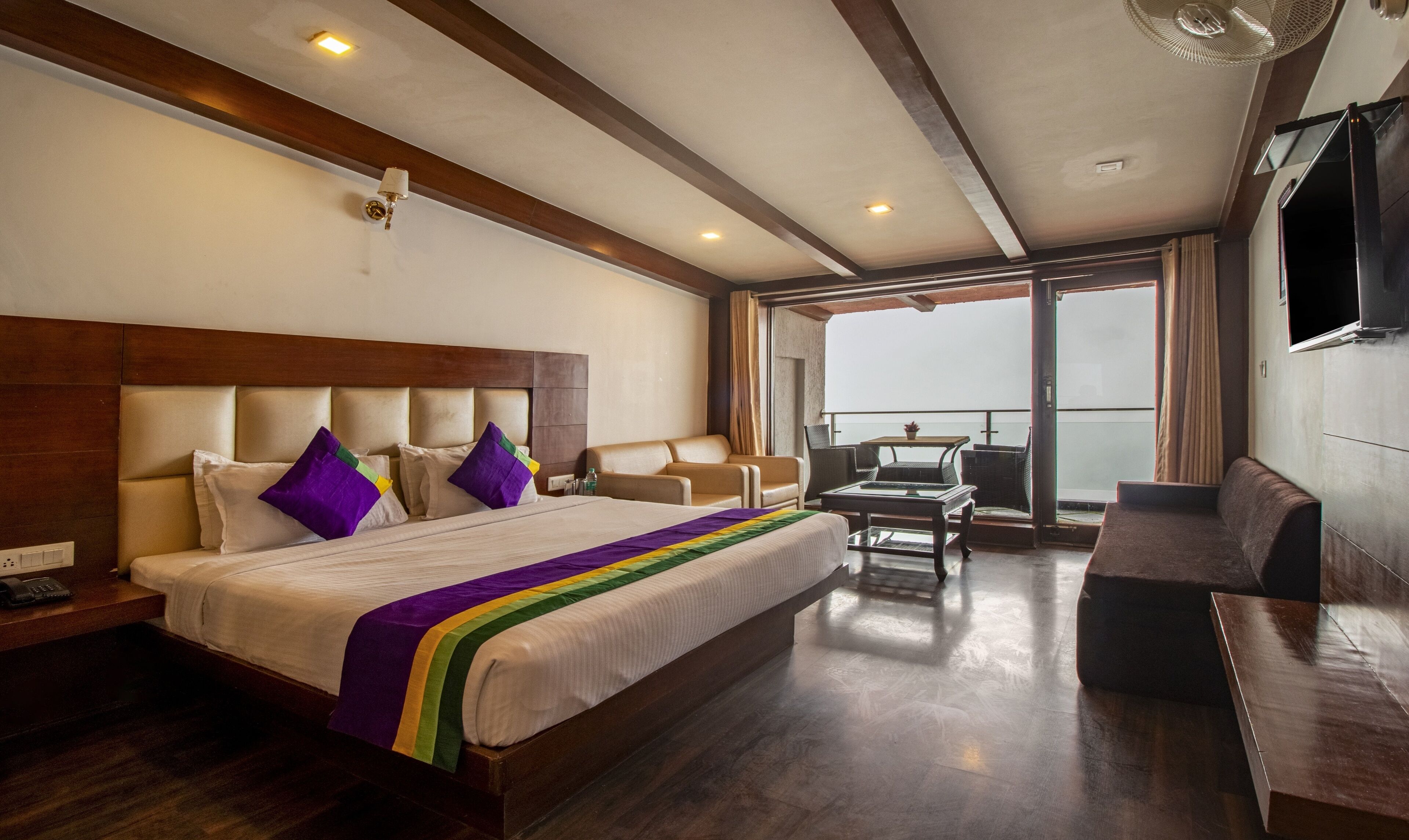 Deluxe Room | In-room safe, desk, iron/ironing board, bed sheets