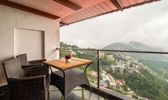 Caja de seguridad en la habitación y escritorio 