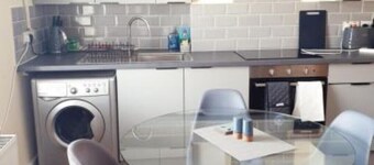 2 Bedroom Flat 2 Min Walk to Station & Town Centre