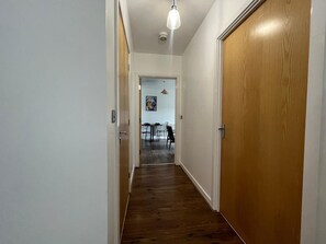 Apartamento, várias camas | Parte interna