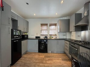 Leilighet, flere senger | Eget kjøkken | Kjøleskap, mikrobølgeovn, ovn og kokeplater