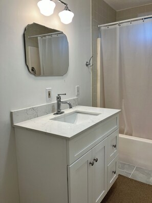 Shower, hair dryer, towels, soap - Classic Cape House Walking Distance to the Beach - Many recent upgrades (Chatham)