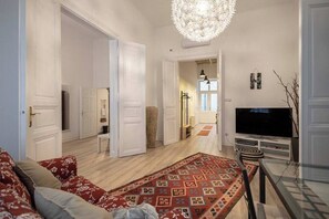 TV - MidTerm - Casa Iaia Budapest__ (Budapest)