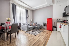 TV - MidTerm - Chameleon Apartment Budapest (Budapest)