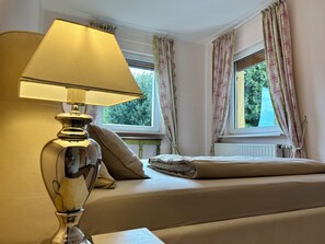 2 bedrooms, iron/ironing board, travel cot, free WiFi