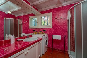 House | Bathroom