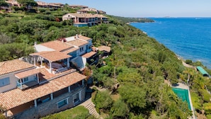 A coastal property with terracotta-roofed buildings, a swimming pool, and a view of the sea. - Casa Azzurra by Wonderful Italy (Olbia)