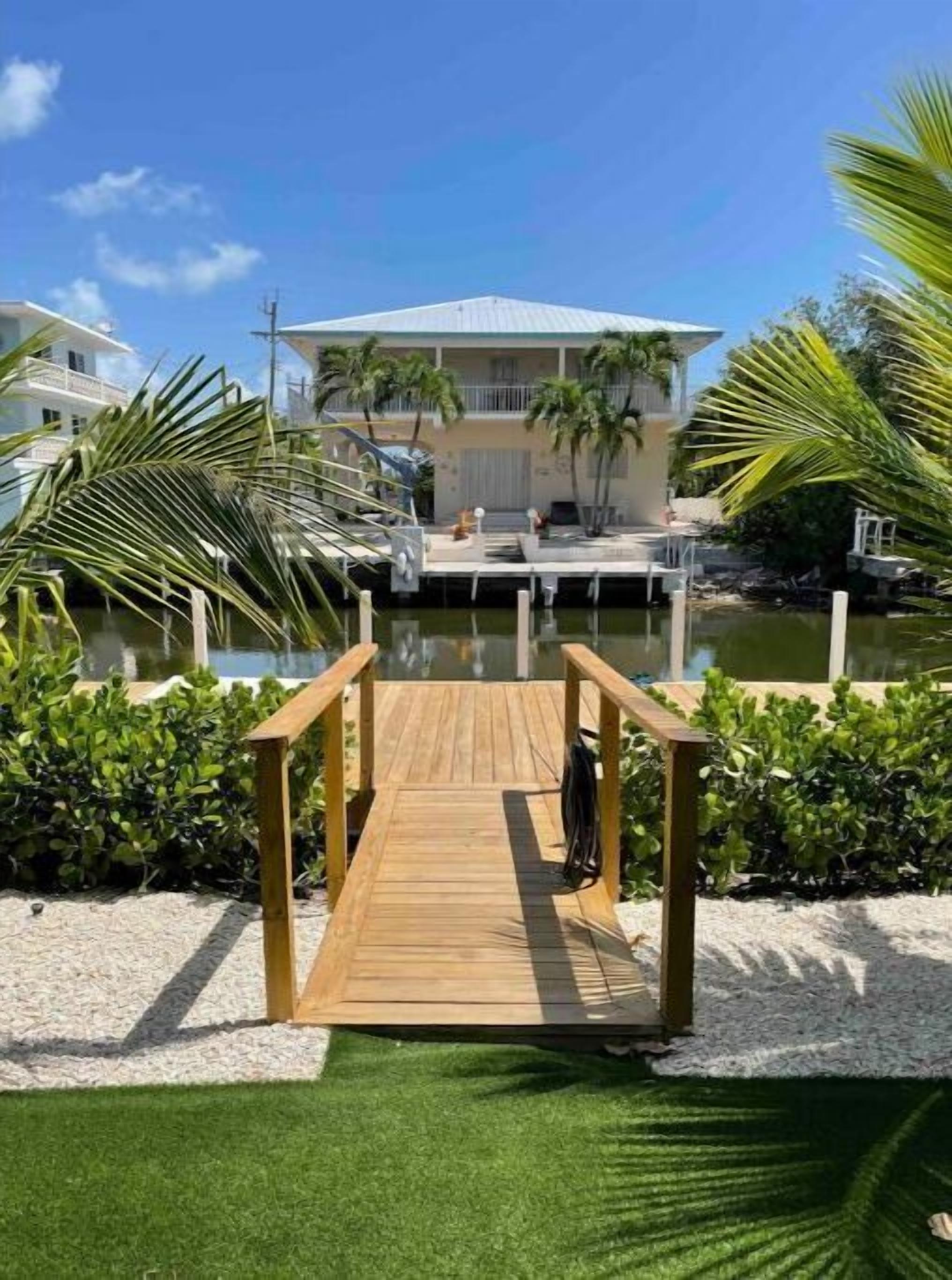 Islamorada Home with Private Beach Freshly updated Waterfront and Swimming Pool