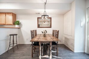 Dining - CDA Getaway Town House (Coeur d'Alene)