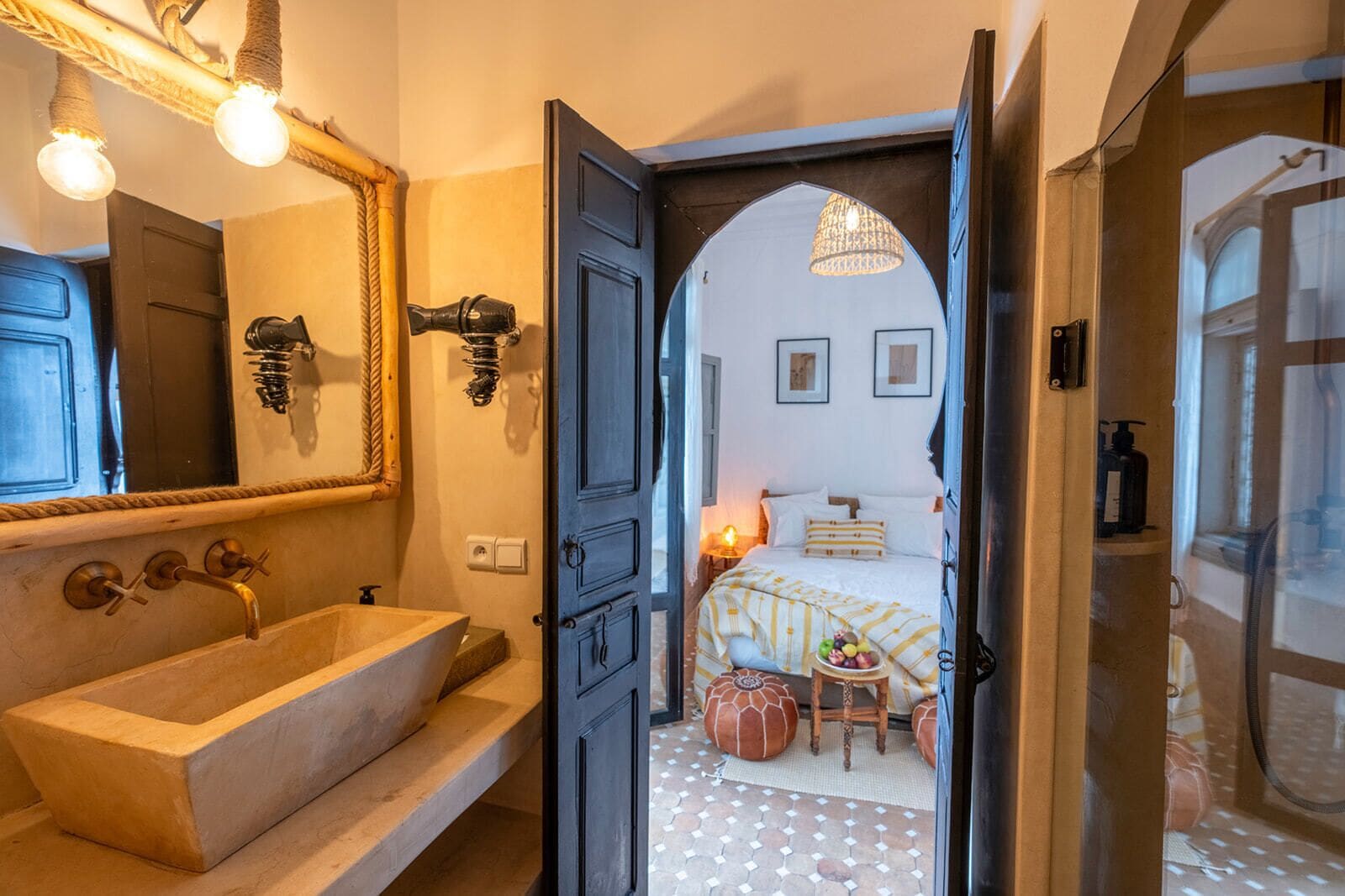 Riad Nelia- Double Standard | Baño | Ducha, artículos de higiene personal de diseño y secador de pelo