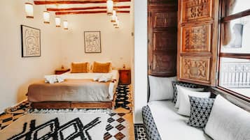 Romantic Villa, Ensuite (Romantic Balcony Room) | 1 bedroom, in-room safe, soundproofing, iron/ironing board