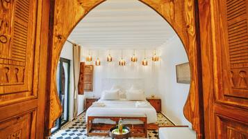 Riad Signature- Deluxe Triple Room | Cofres nos quartos, quartos à prova de som