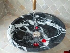 Riad Signature- Deluxe Double Room | Badezimmer