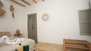 Chambre Double Deluxe, salle de bains attenante (Chambre double Deluxe) | 1 chambre, coffres-forts dans les chambres, chambres insonorisées