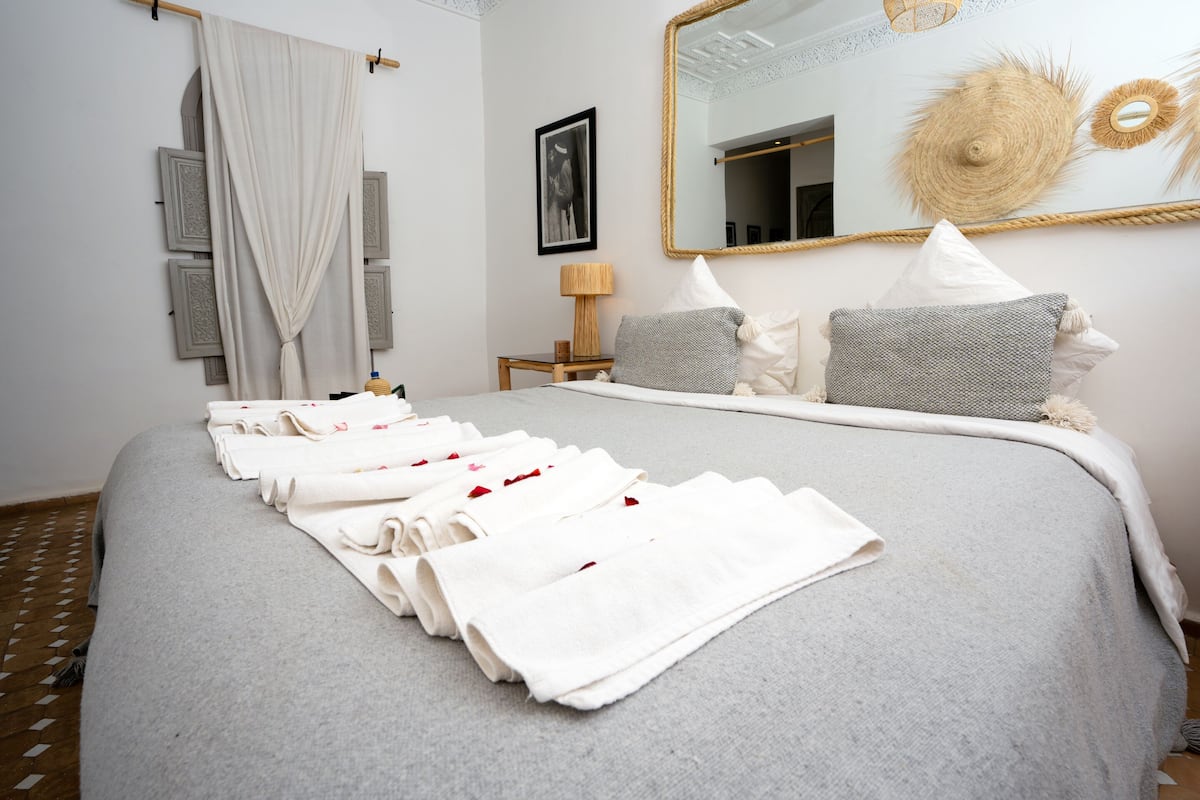 Quarto casal superior, suíte (Chambre double Supérieure) | 1 quarto, cofres nos quartos, quartos à prova de som