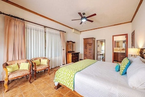 4 habitaciones, tabla de planchar con plancha y cuna de viaje 