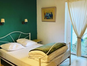 7 sovrum, strykjärn/strykbräda och sängkläder