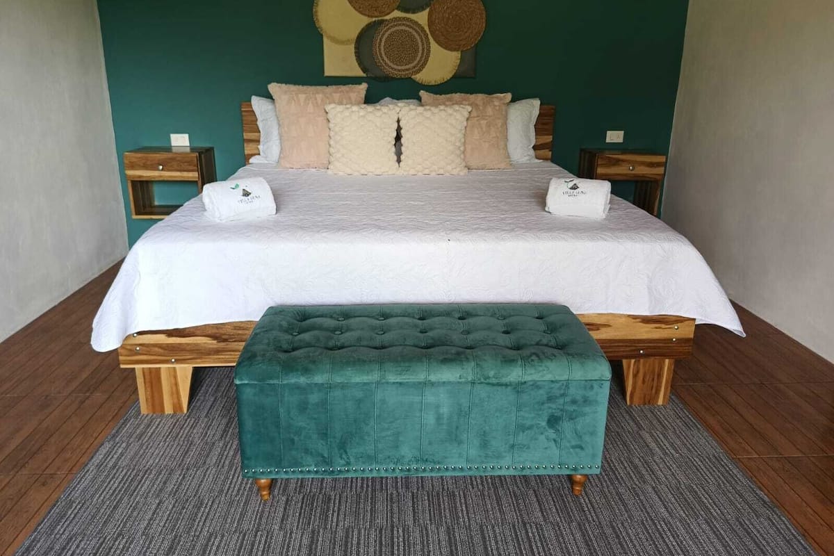 Deluxe-Doppelzimmer, 1 King-Bett, Nichtraucher, Bergblick | Hochwertige Bettwaren, Daunenbettdecken, Select-Comfort-Betten