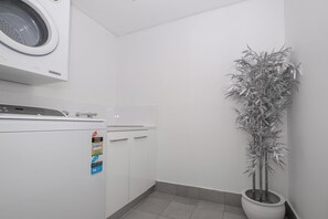 Interior - CBD International Apartments (Wagga Wagga)