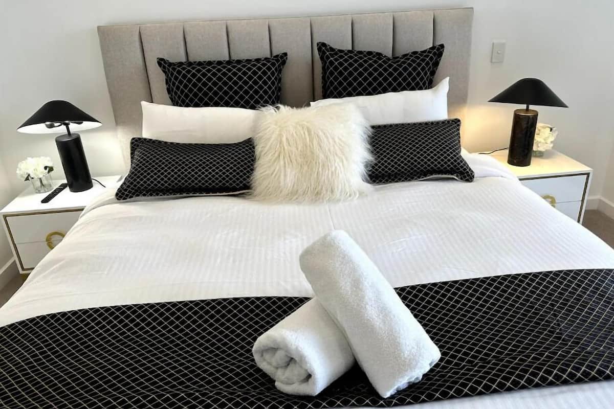 3 bedrooms, iron/ironing board, WiFi (free), individually decorated
