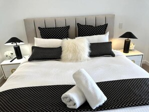 3 habitaciones, decoración personalizada y muebles diferentes 