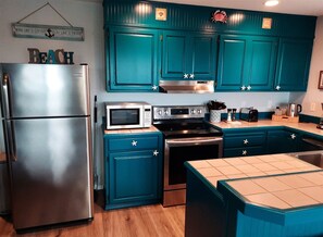 Fridge, microwave, oven, stovetop - Windsong # 5 - Beautiful Ocean Front Condo (Ocean Shores)