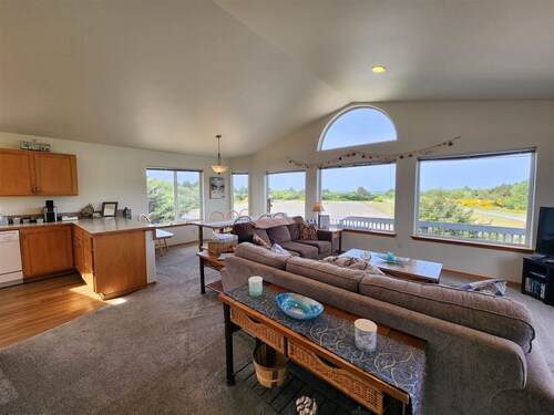 Aqua Marine- 3 minute walk to beach