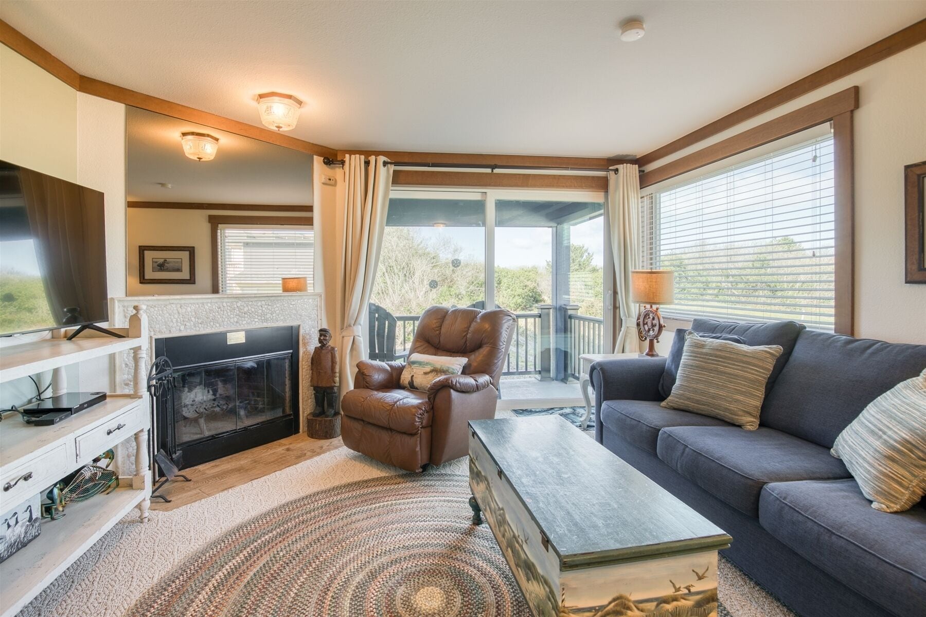 TV, fireplace, DVD player